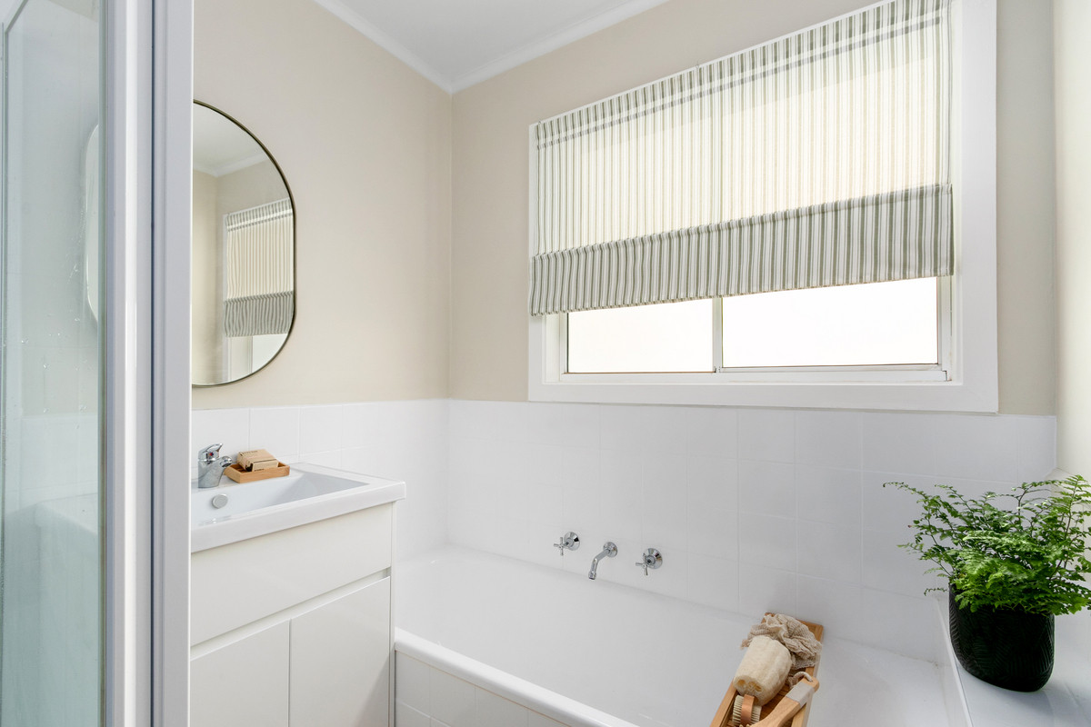 33 Donald Street, Morwell VIC 3840, Morwell - Thumbnail 2