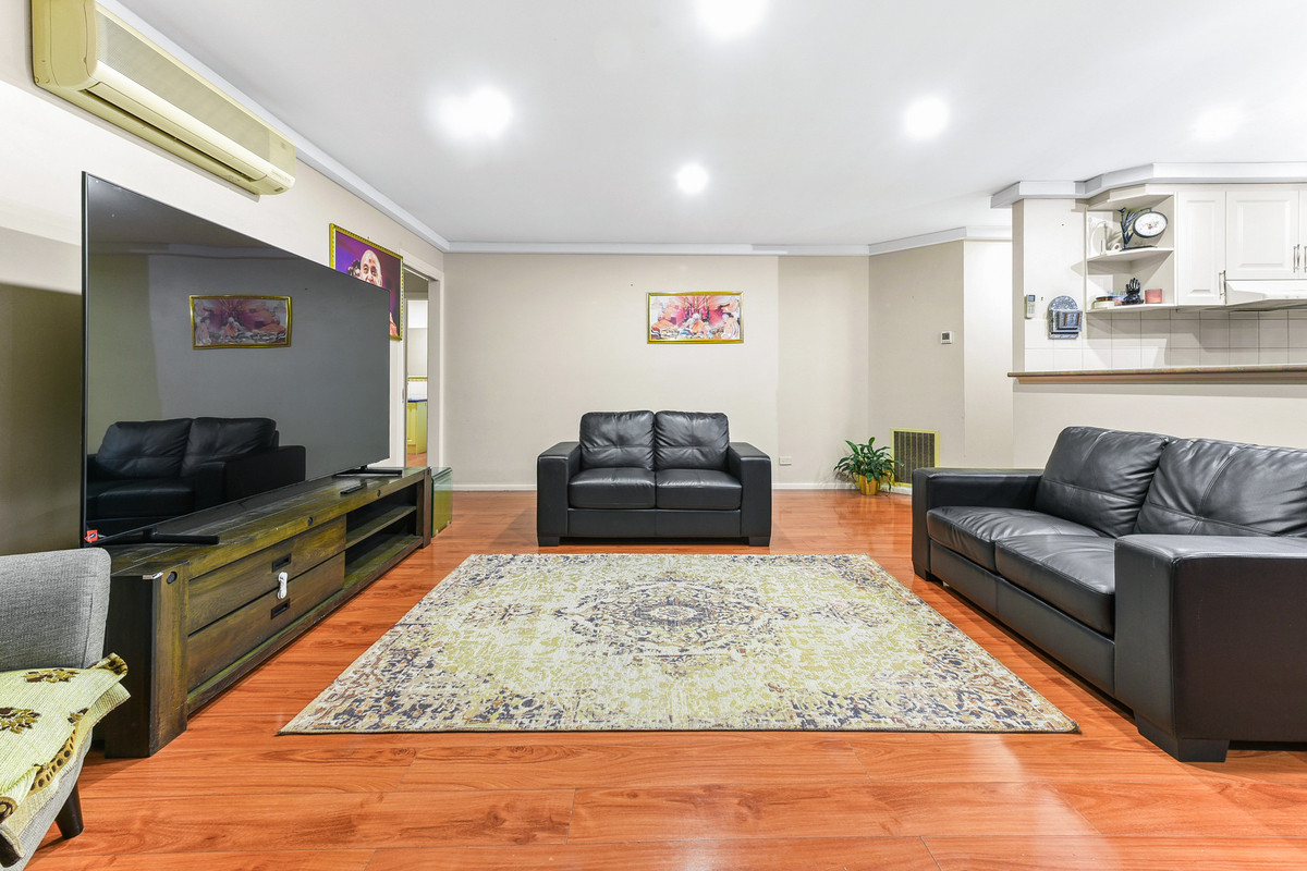 44 Earlsfield Drive, Berwick VIC 3806, Berwick - Thumbnail 3