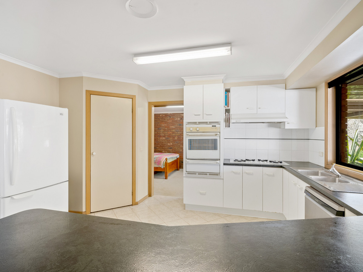 42 Cairns Drive, BACCHUS MARSH VIC 3340, Bacchus Marsh - Thumbnail 5