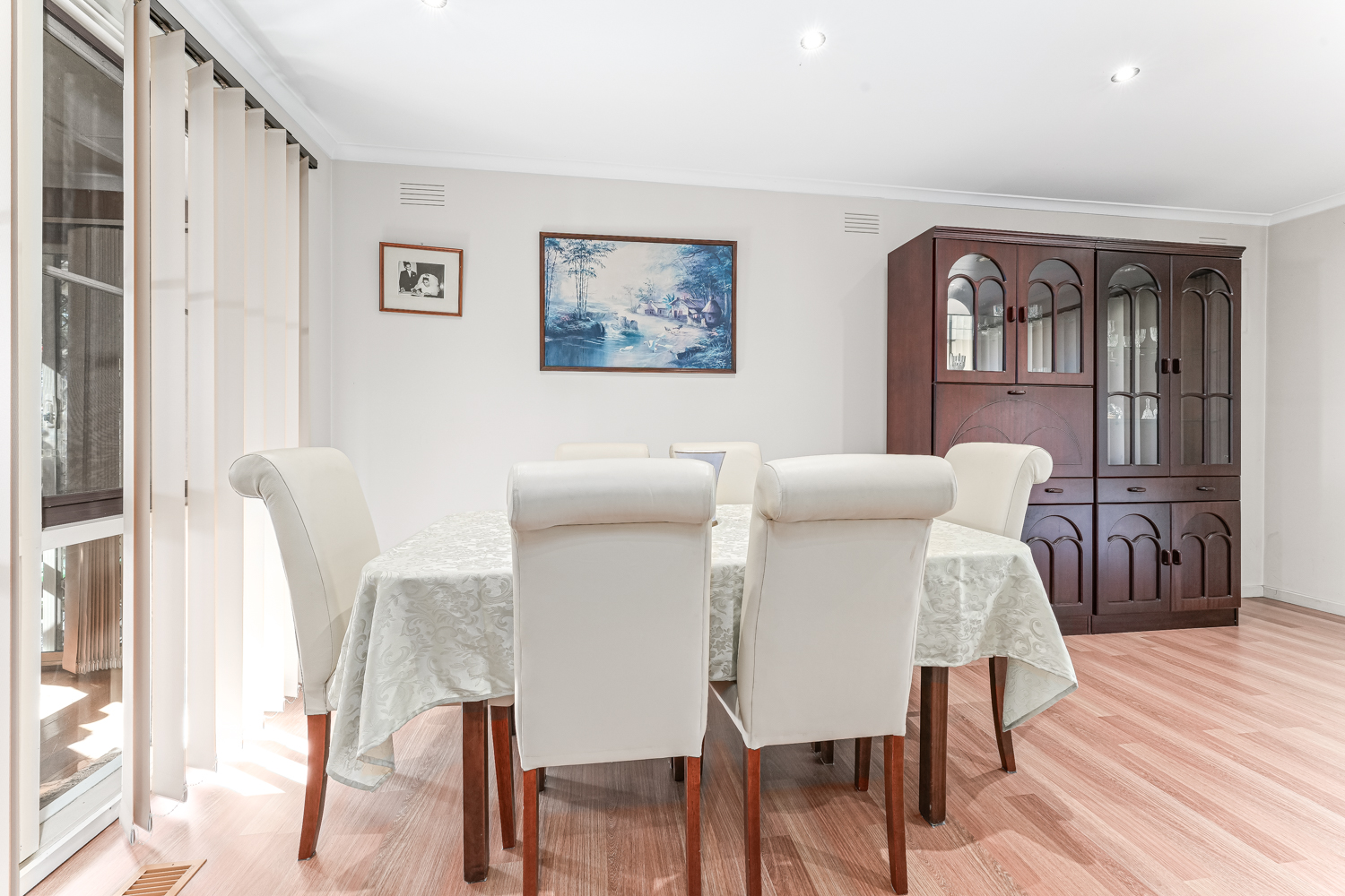 18 Mildura Crescent, Endeavour Hills VIC, Endeavour Hills - Thumbnail 3