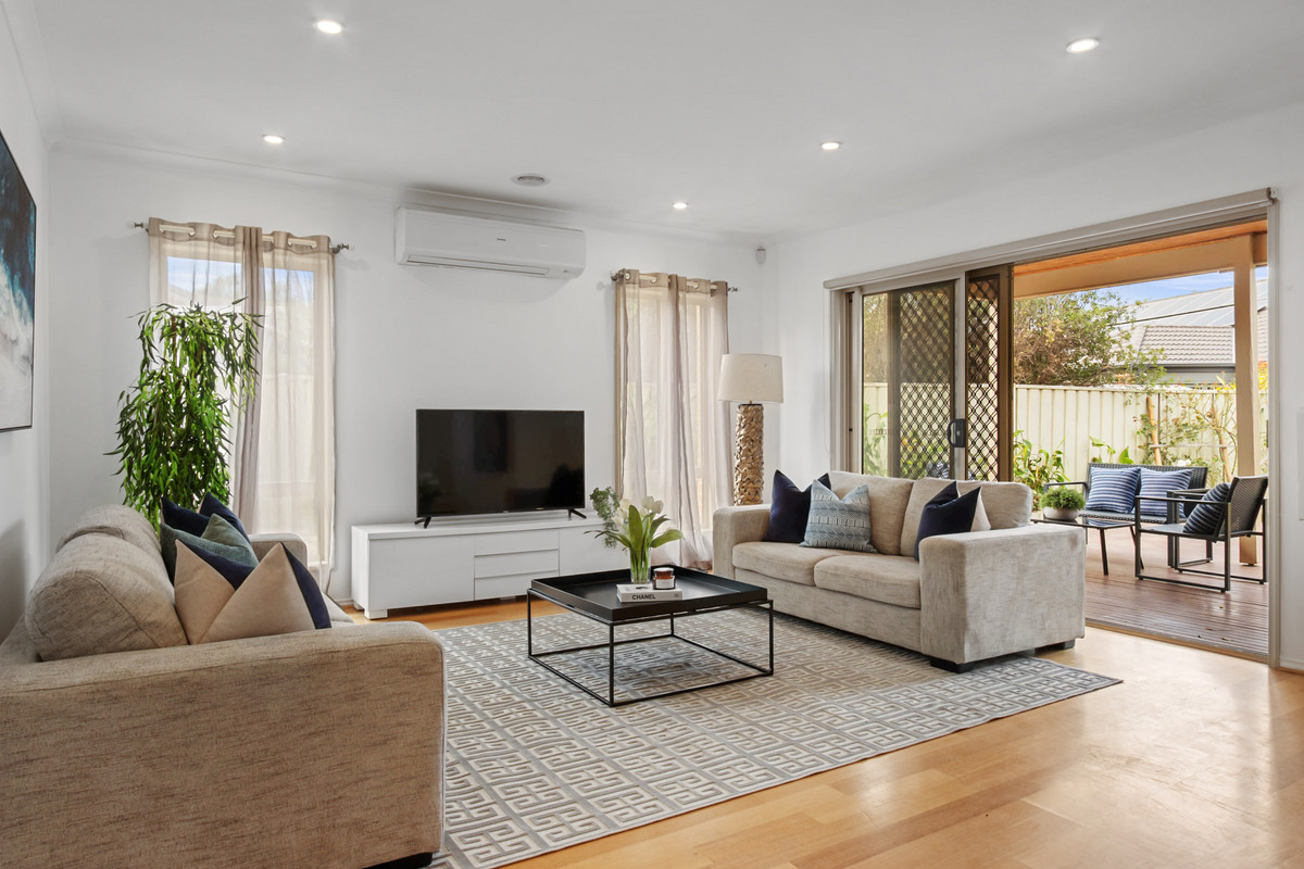 44 Daly Circuit, Caroline Springs VIC 3023, Caroline Springs - Thumbnail 2