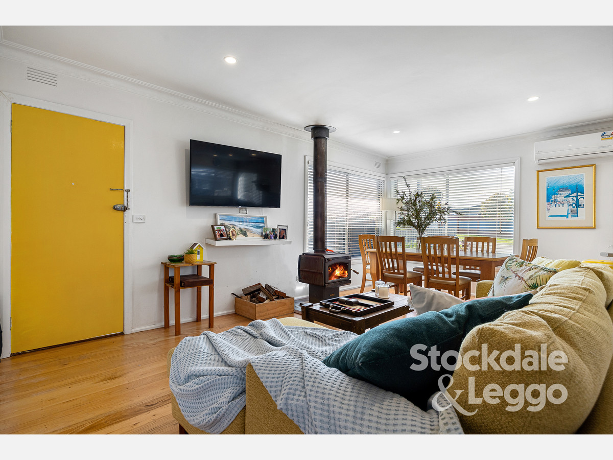 194 Eighth Avenue, Rosebud VIC 3939, Rosebud - Thumbnail 2