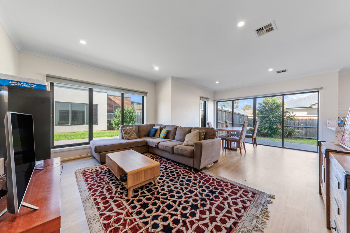 6 Manzanilla Way, Lynbrook VIC 3975, Lynbrook - Thumbnail 2