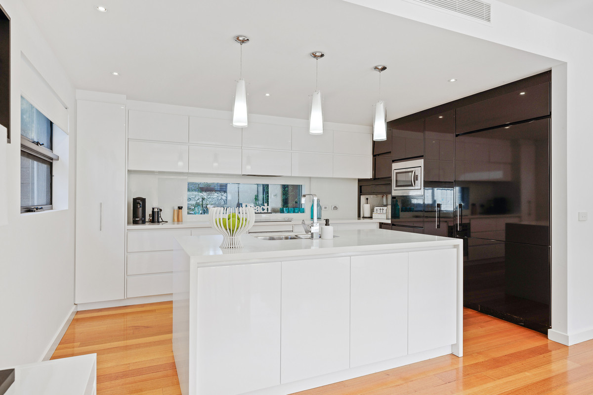 17 Rose Avenue, Cowes VIC 3922, Cowes - Thumbnail 2