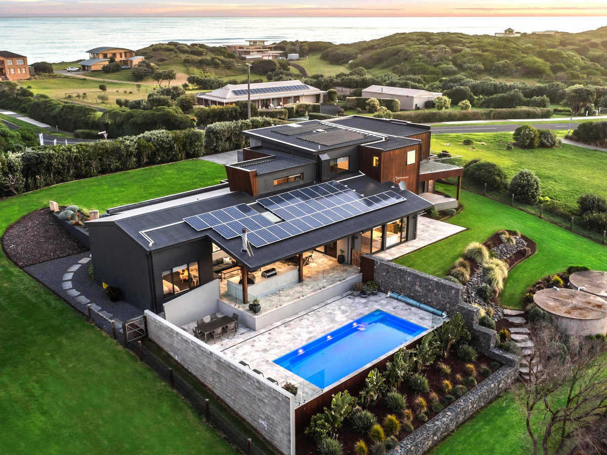 8 Logans Beach Road, WARRNAMBOOL VIC 3280, Warrnambool - Thumbnail 2