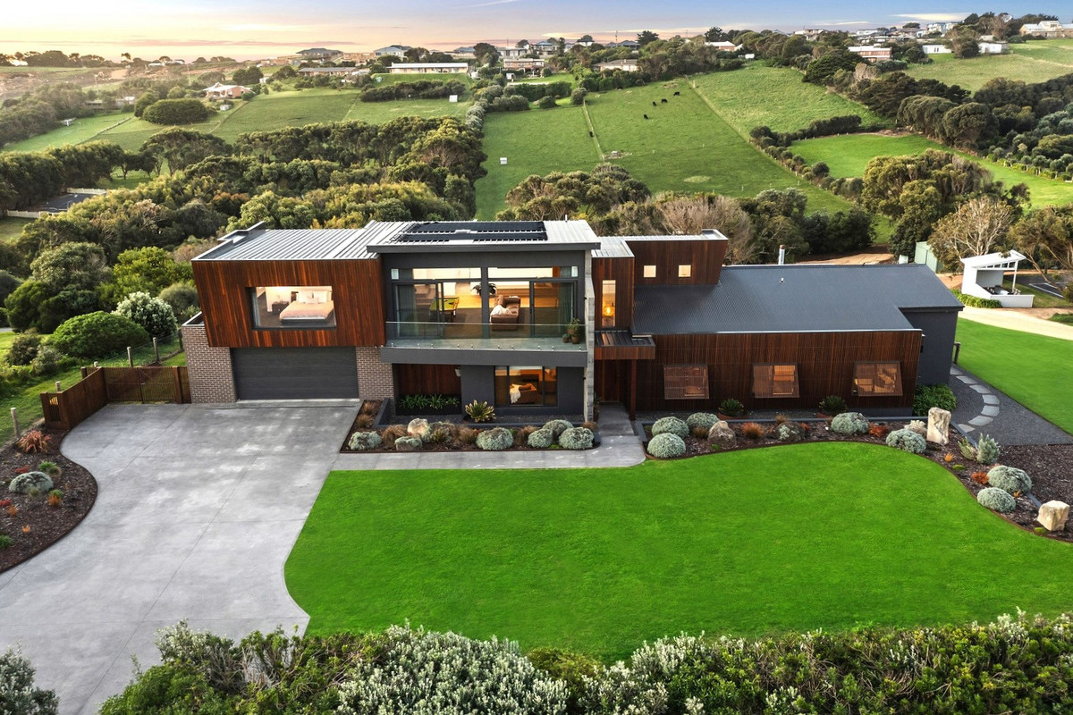 8 Logans Beach Road, WARRNAMBOOL VIC 3280, Warrnambool - Thumbnail 3