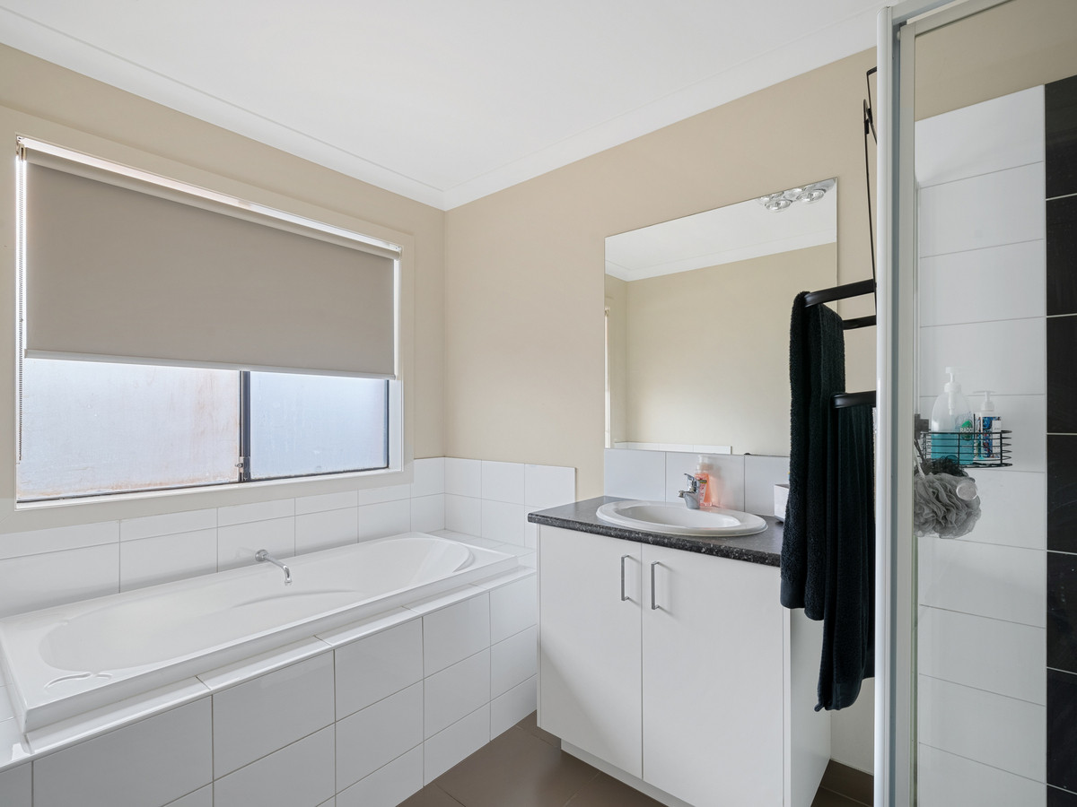 11 Bulbine Road, BACCHUS MARSH VIC 3340, Maddingley - Thumbnail 7