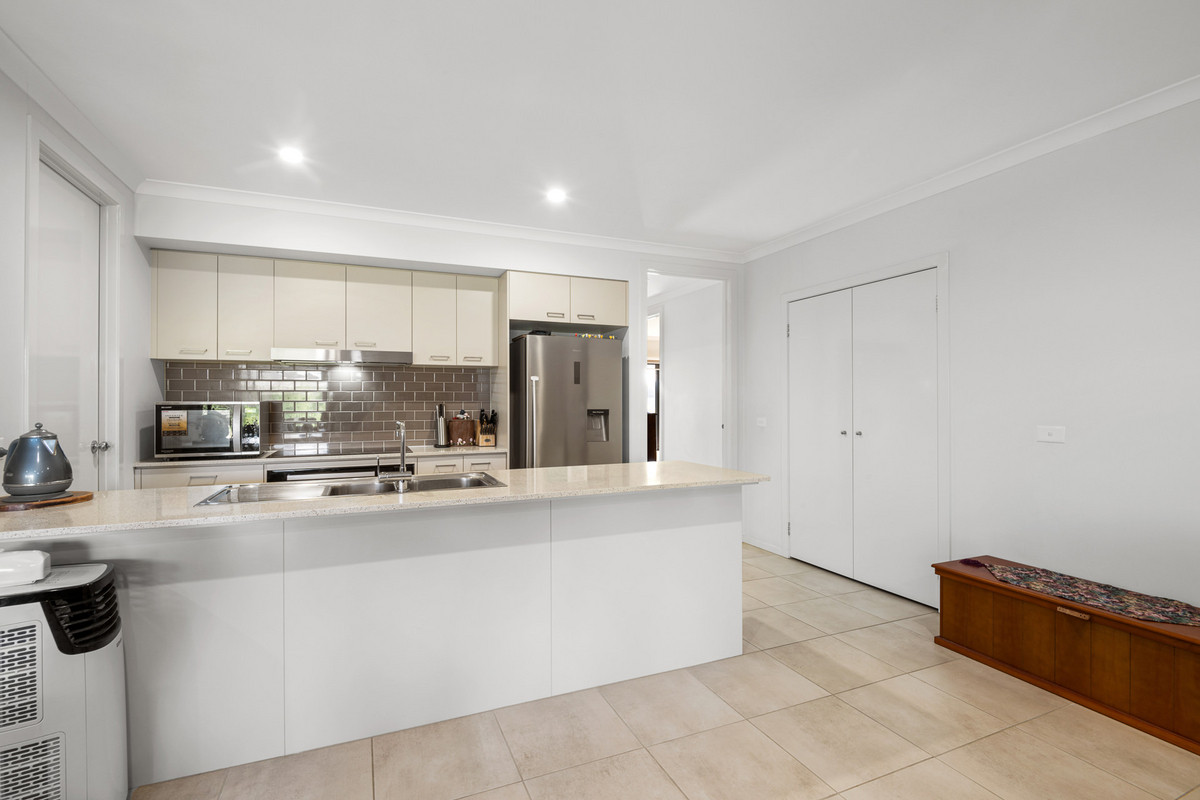 12 Ewart Drive, BANNOCKBURN VIC 3331, Bannockburn - Thumbnail 4