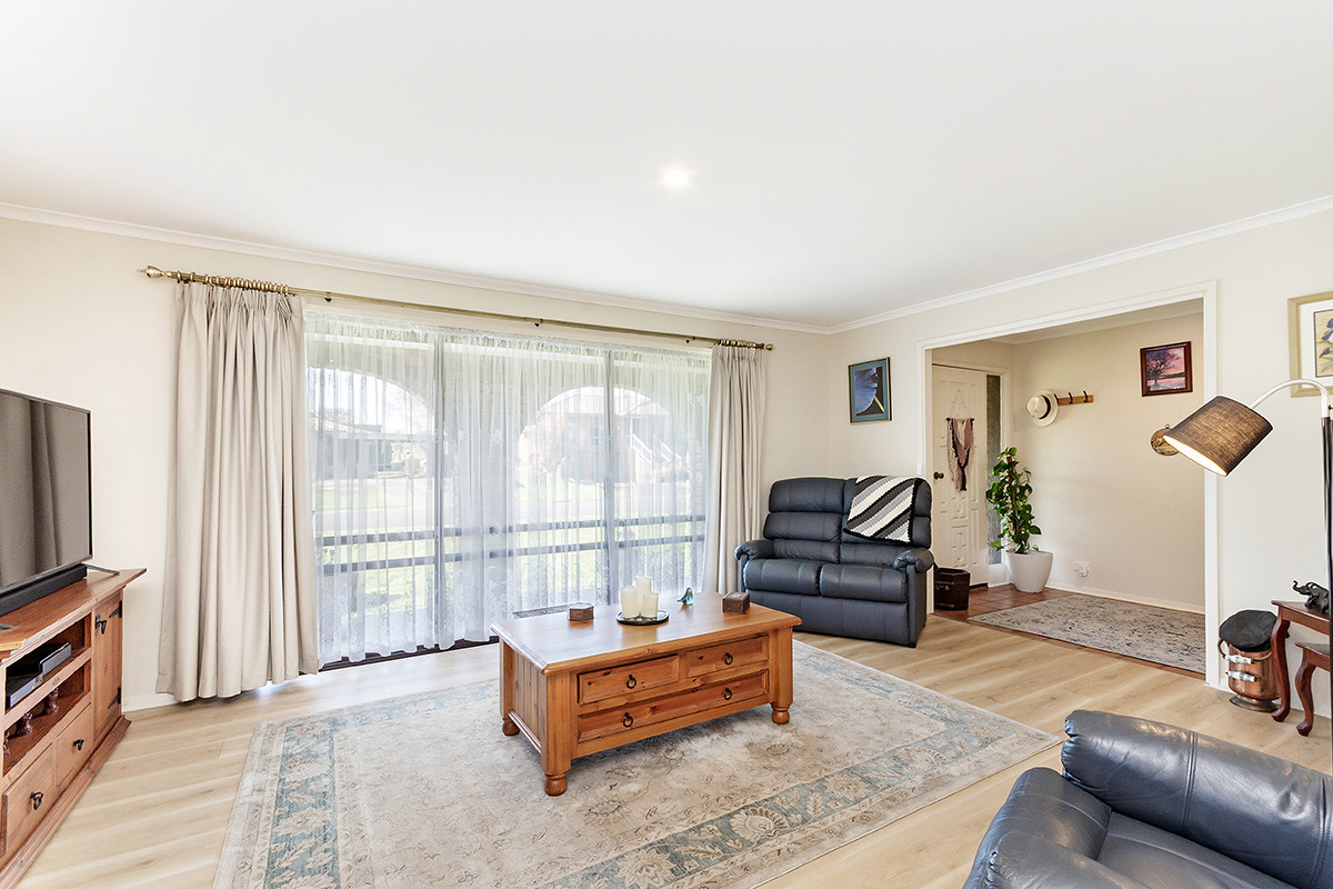 11 Nayler Crescent, WARRNAMBOOL VIC 3280, Warrnambool - Thumbnail 2