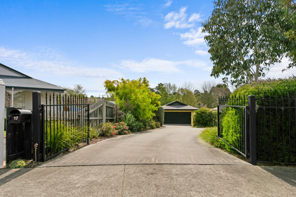 17 Fairway Drive, Traralgon VIC 3844, Traralgon - Thumbnail 3