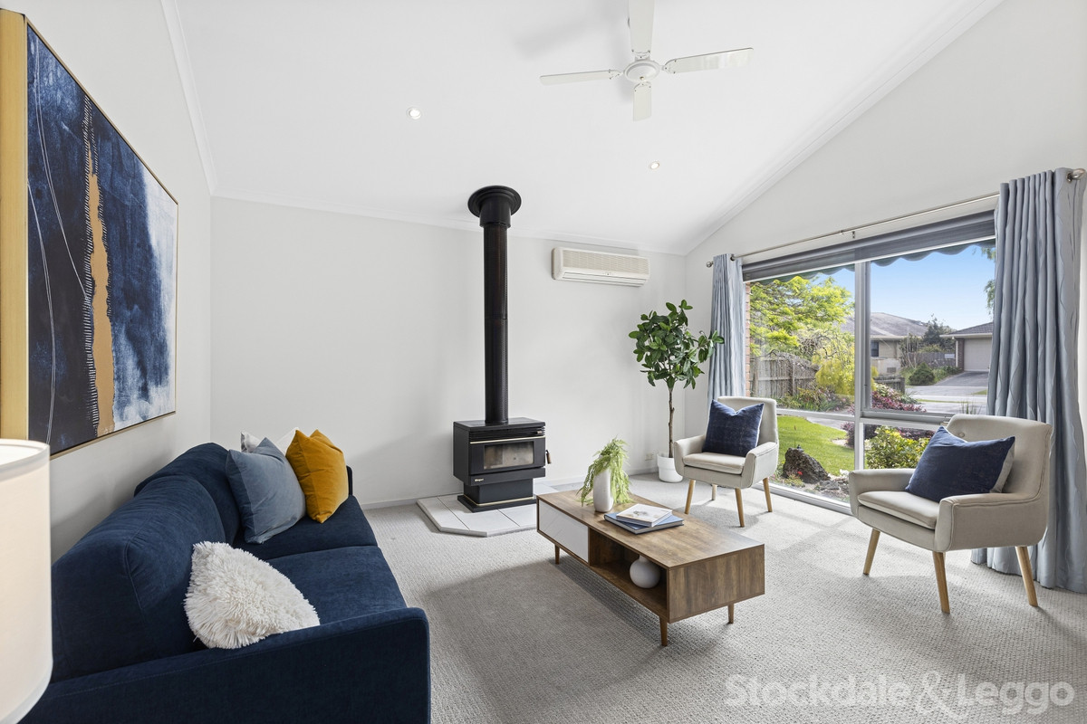 112 Avebury Drive, Berwick VIC 3806, Berwick - Thumbnail 2