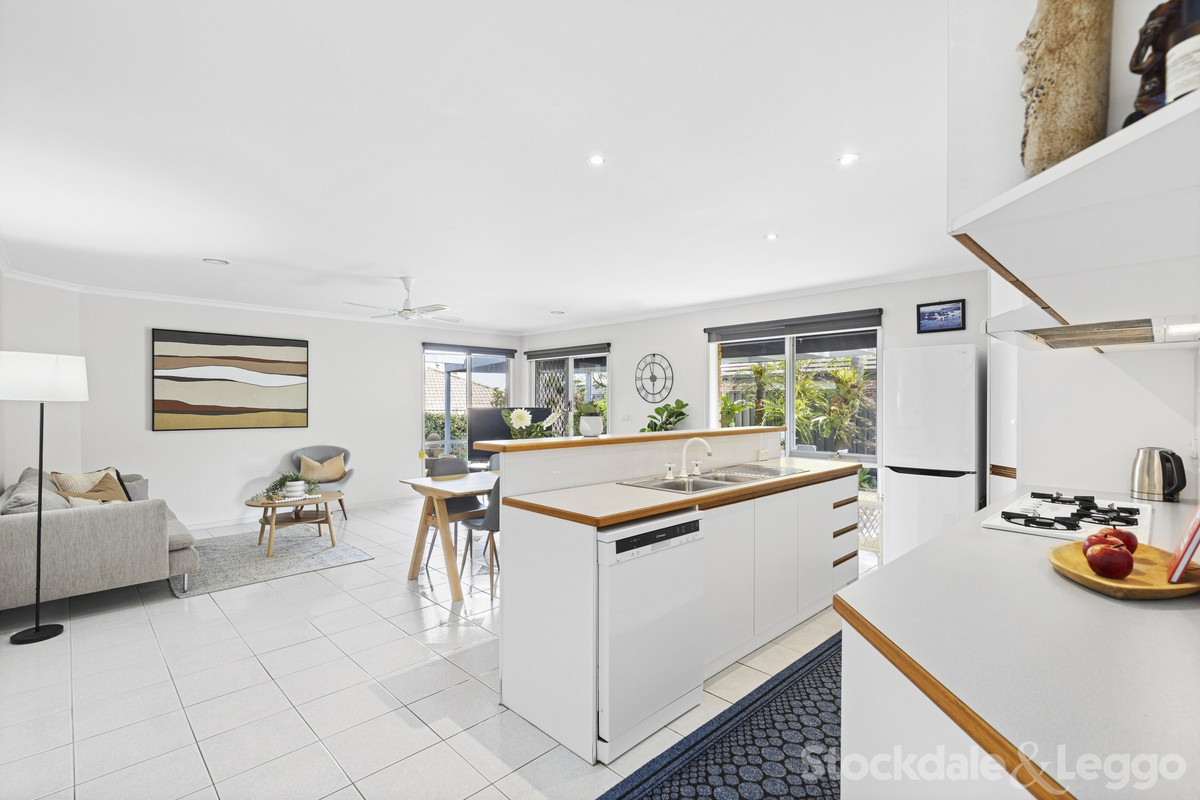 112 Avebury Drive, Berwick VIC 3806, Berwick - Thumbnail 3