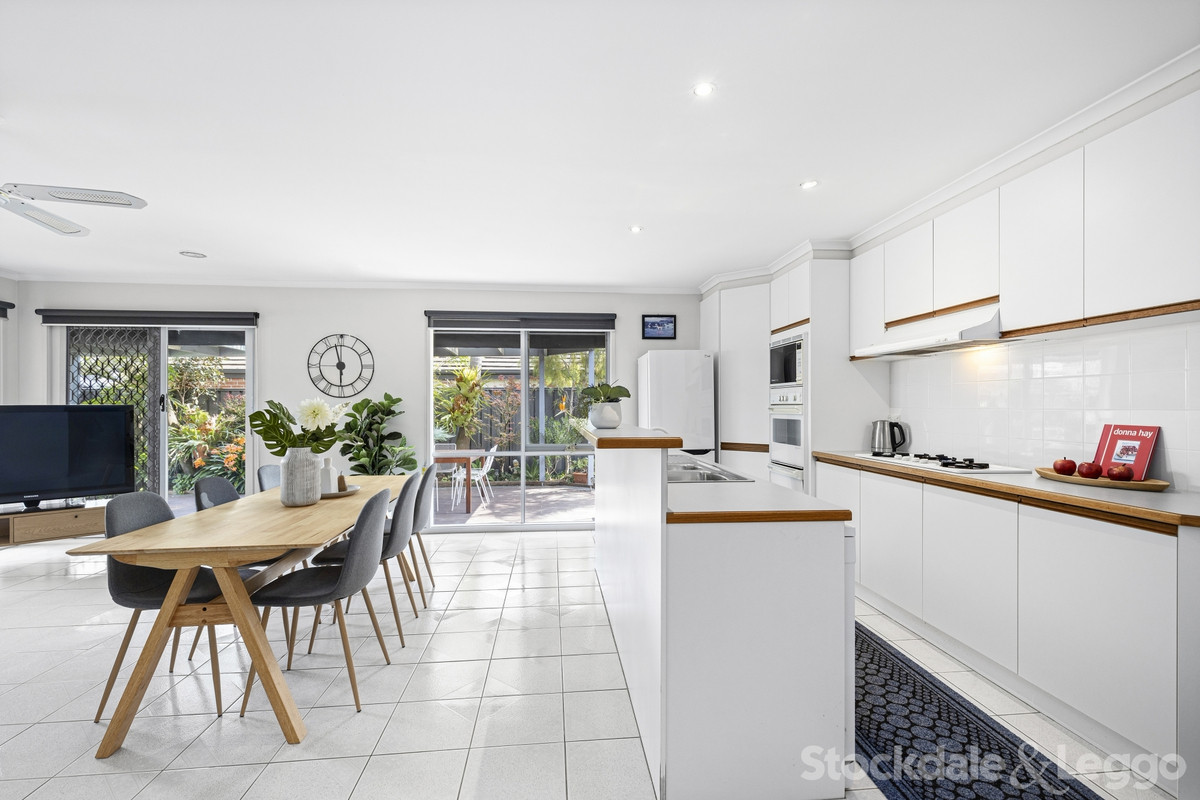 112 Avebury Drive, Berwick VIC 3806, Berwick - Thumbnail 4