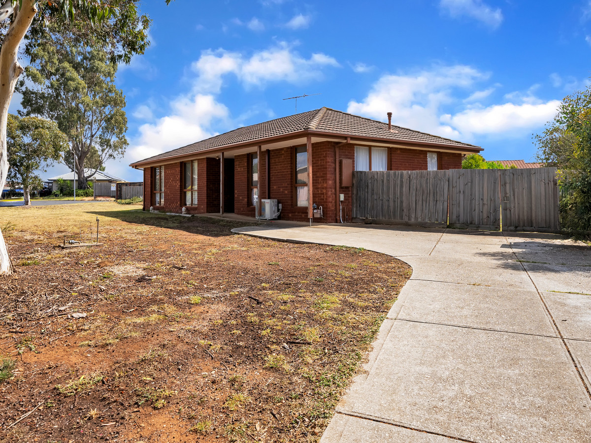 9 Todman Close, BACCHUS MARSH VIC 3340, Bacchus Marsh - Thumbnail 2