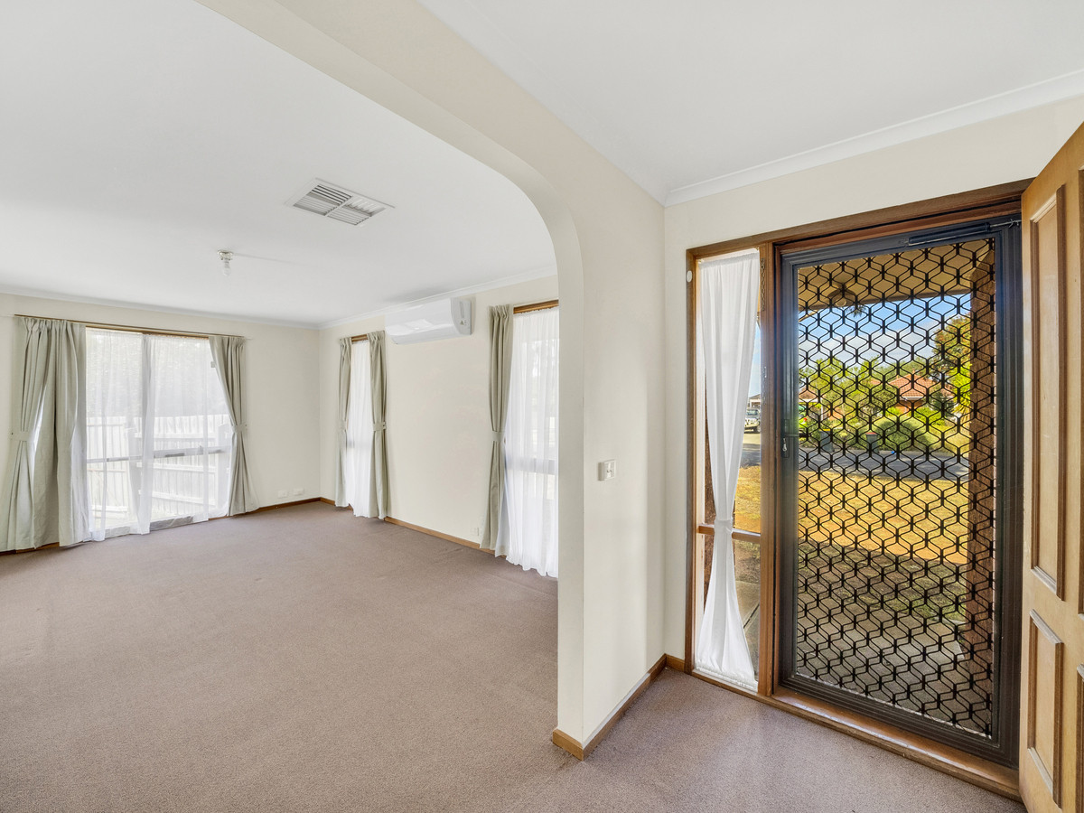 9 Todman Close, BACCHUS MARSH VIC 3340, Bacchus Marsh - Thumbnail 3