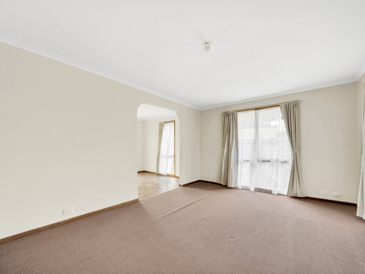 9 Todman Close, BACCHUS MARSH VIC 3340, Bacchus Marsh - Thumbnail 4