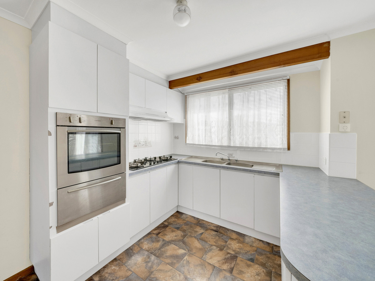 9 Todman Close, BACCHUS MARSH VIC 3340, Bacchus Marsh - Thumbnail 5
