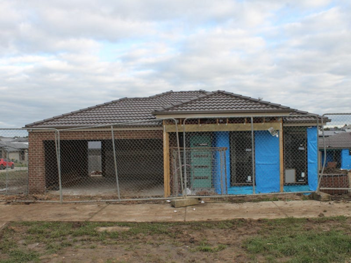 42 Sampson Drive, PAKENHAM VIC 3810 Stockdale & Leggo