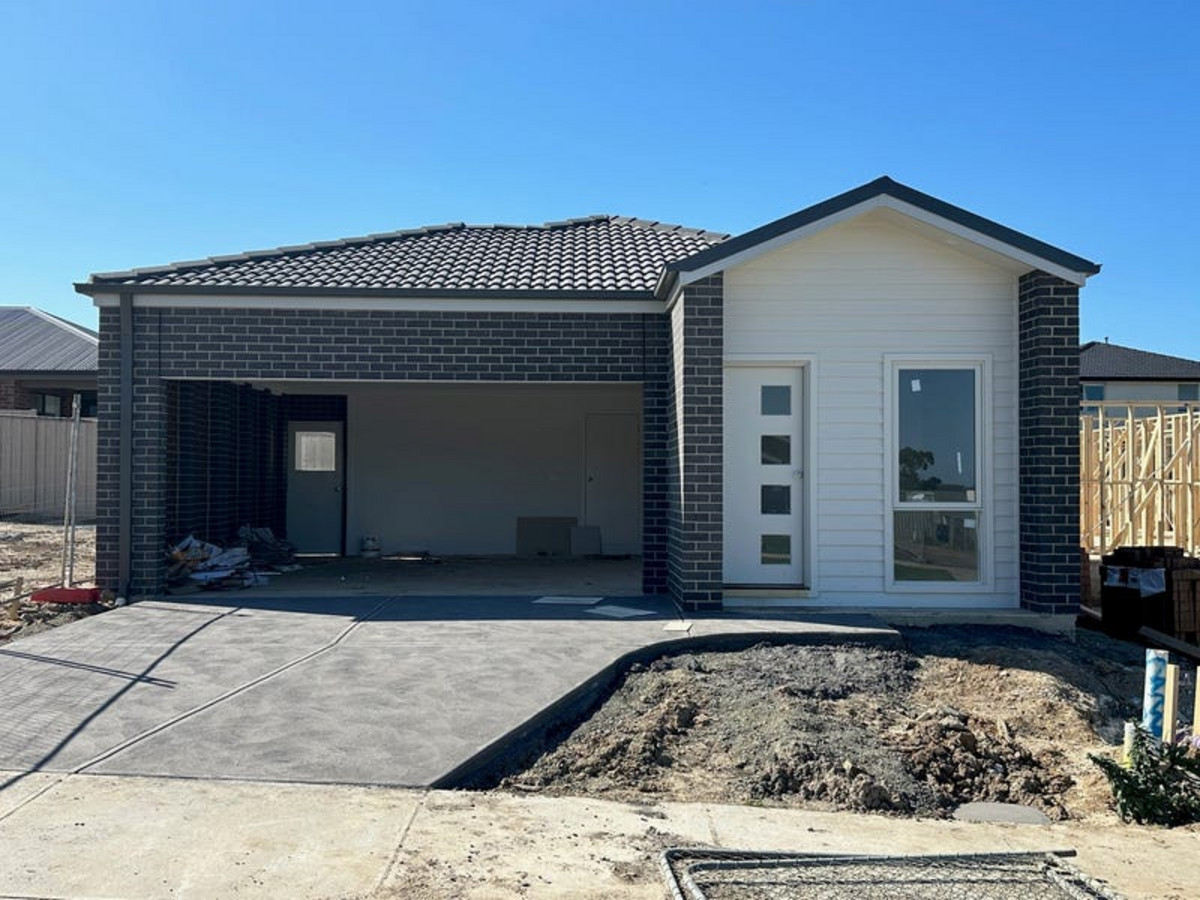 14 Talbot Drive, PAKENHAM VIC 3810 Stockdale & Leggo