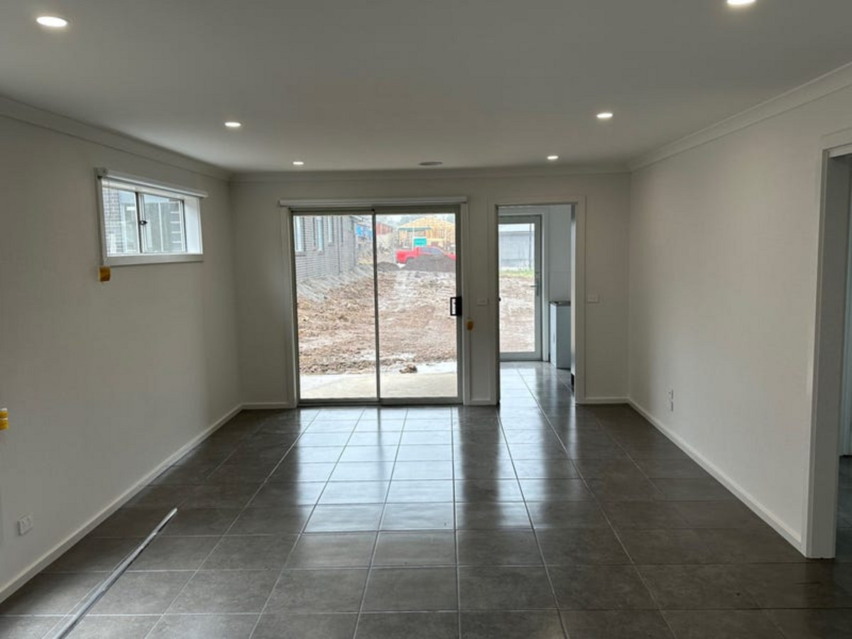 9 Saunders Way, PAKENHAM VIC 3810, Pakenham - Thumbnail 3