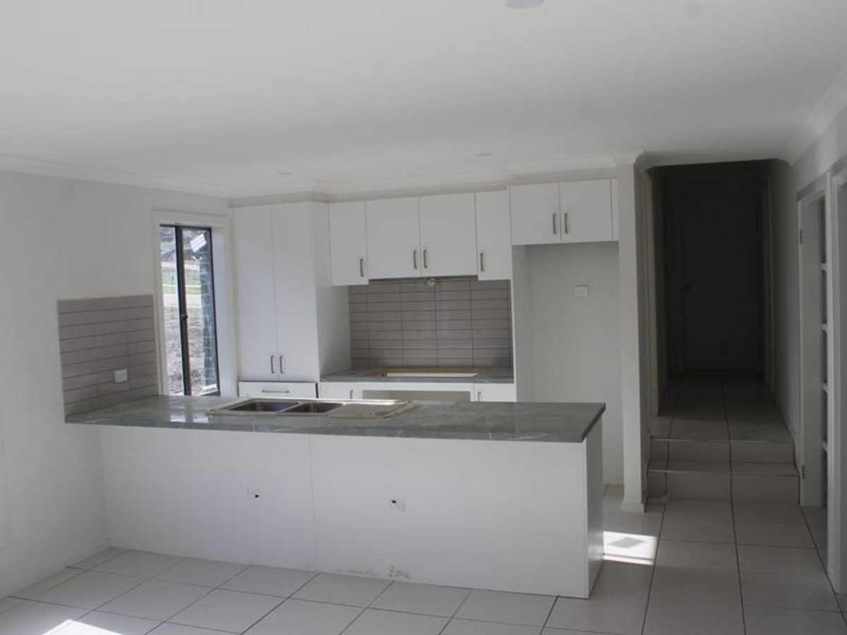 13 Talbot Drive, PAKENHAM VIC 3810, Pakenham - Thumbnail 2