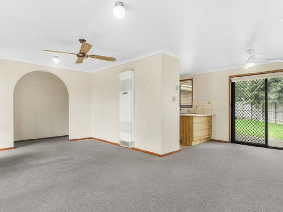 4 Sykes Court, PAKENHAM VIC 3810, Pakenham - Thumbnail 3