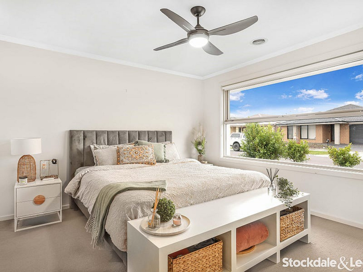 27 Copper Beech Road, BEACONSFIELD VIC 3807, Beaconsfield - Thumbnail 2
