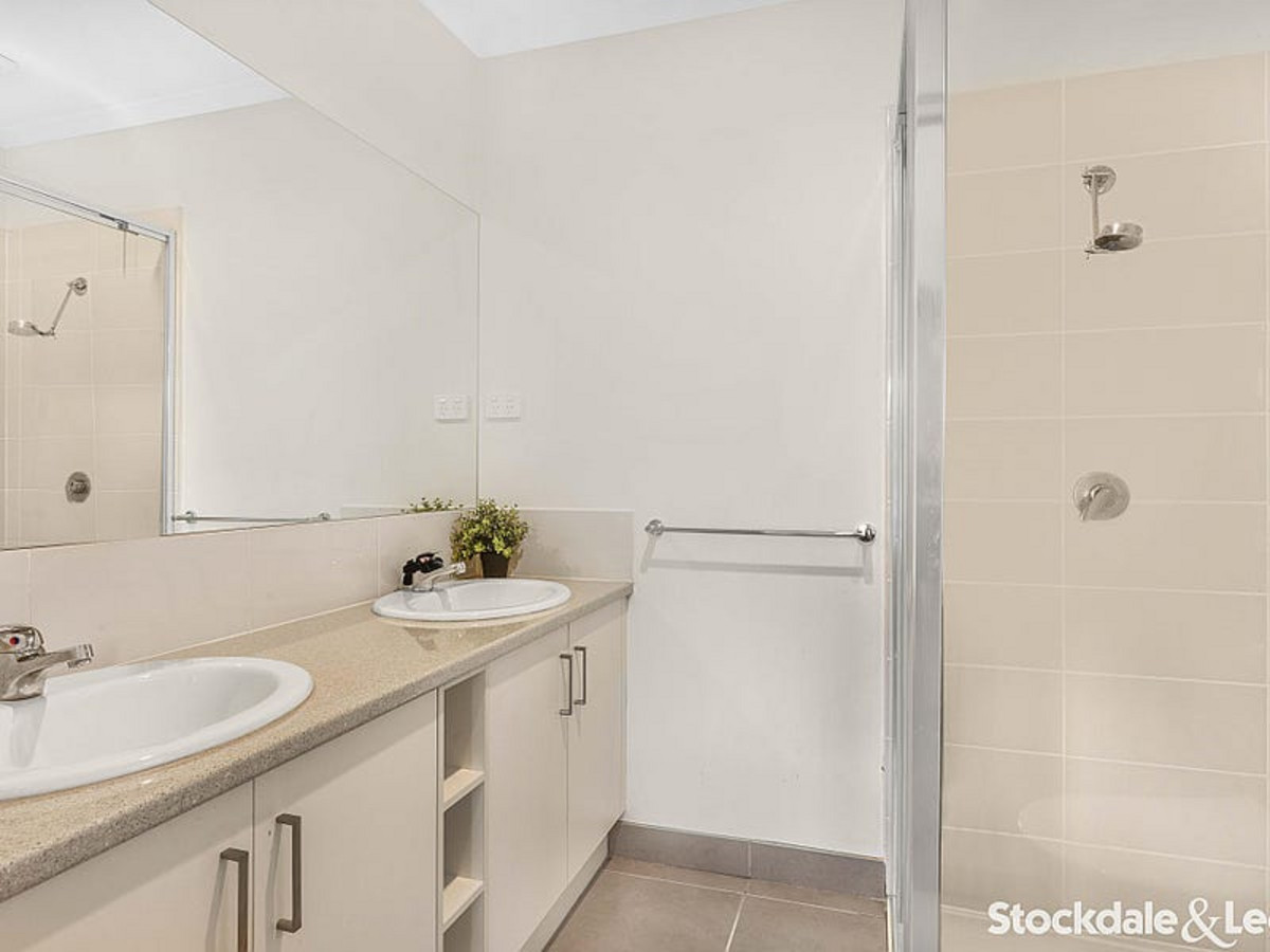27 Copper Beech Road, BEACONSFIELD VIC 3807, Beaconsfield - Thumbnail 3