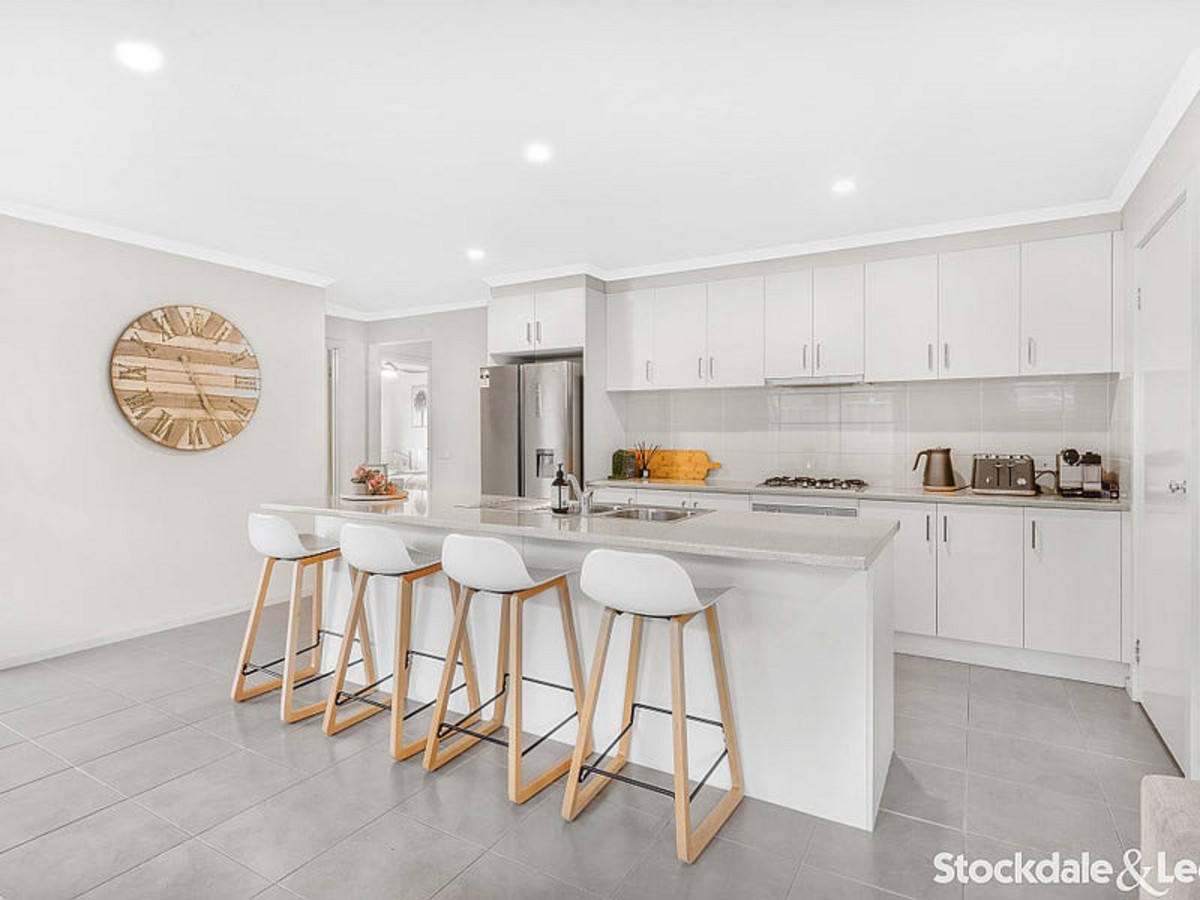 27 Copper Beech Road, BEACONSFIELD VIC 3807, Beaconsfield - Thumbnail 8