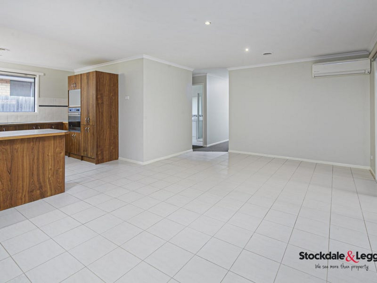 5 Nirringa Drive, HAMPTON PARK VIC 3976, Hampton Park - Thumbnail 3