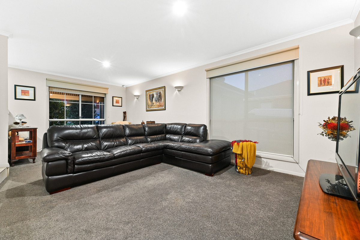 26 Earlsfield Drive, Berwick VIC 3806, Berwick - Thumbnail 4