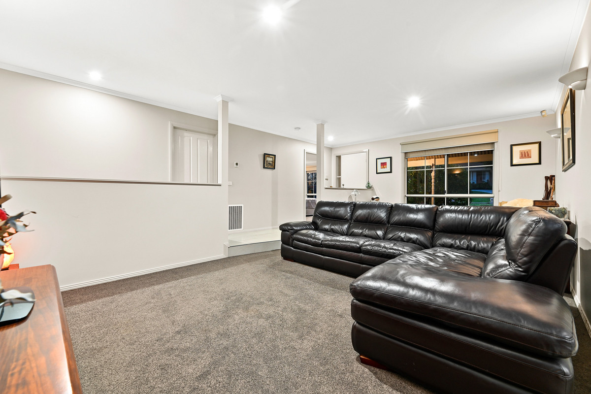 26 Earlsfield Drive, Berwick VIC 3806, Berwick - Thumbnail 3
