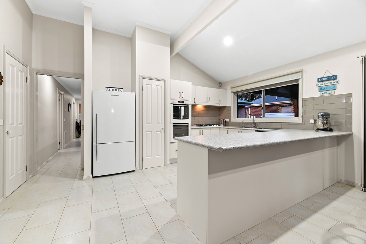 26 Earlsfield Drive, Berwick VIC 3806, Berwick - Thumbnail 8
