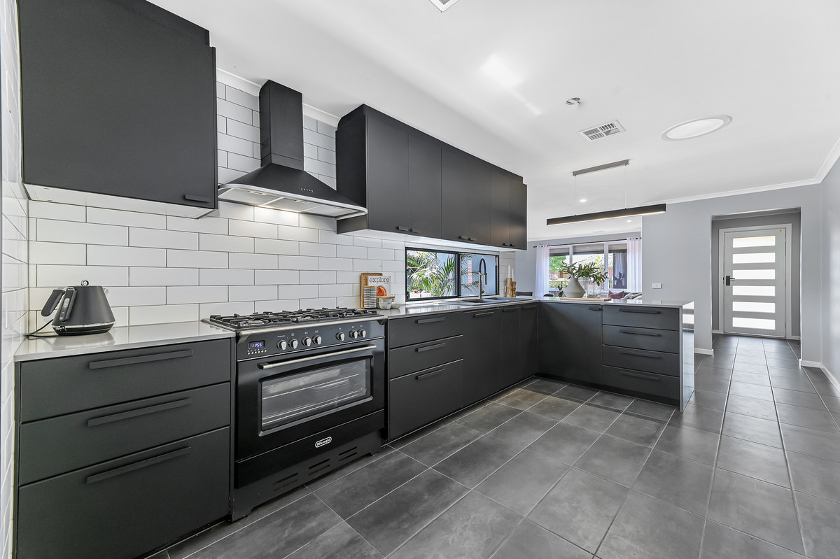 12 Fairleigh Court, Narre Warren VIC 3805, Narre Warren - Thumbnail 2