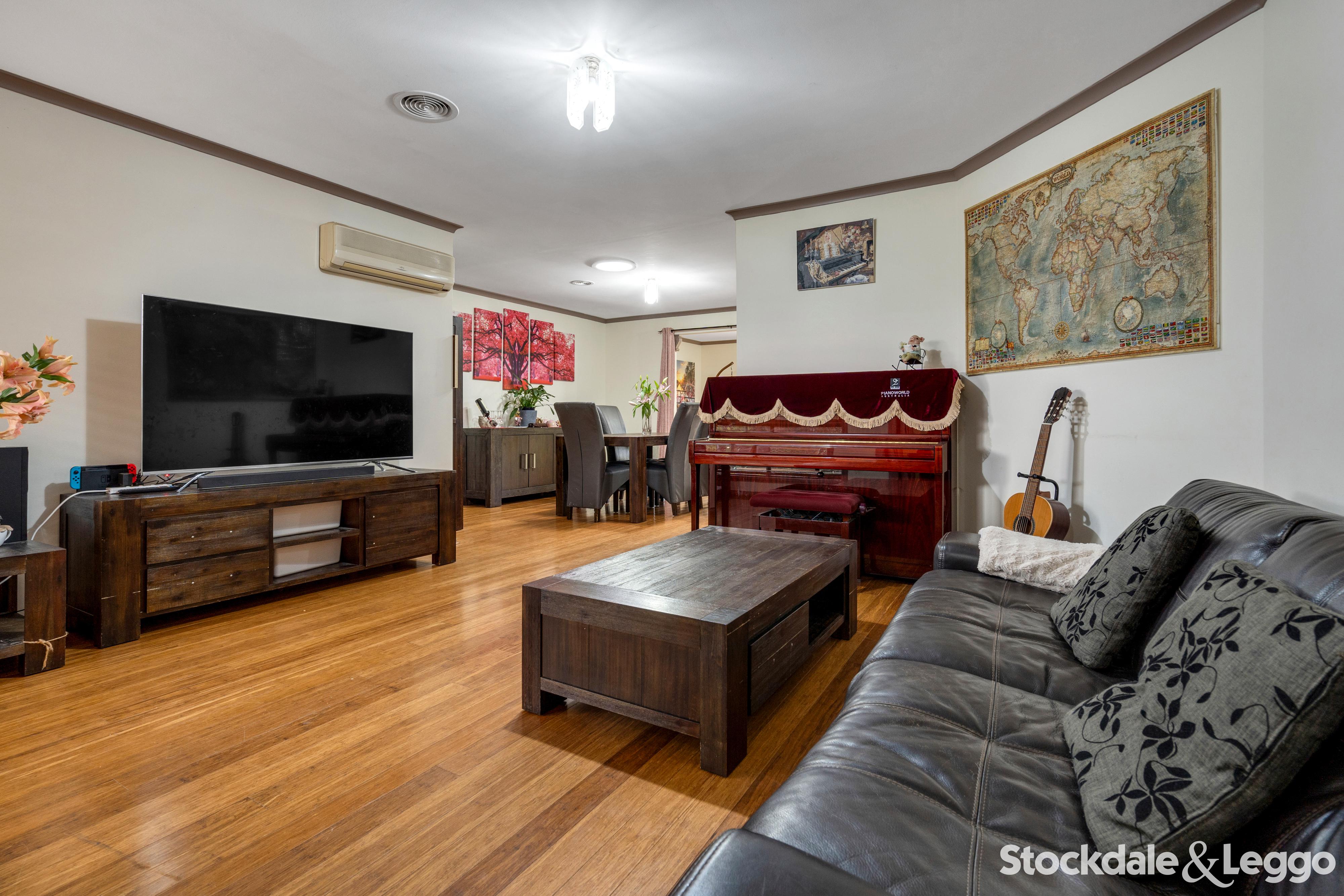 52 Rearden Crescent, Roxburgh Park VIC, Roxburgh Park - Thumbnail 2