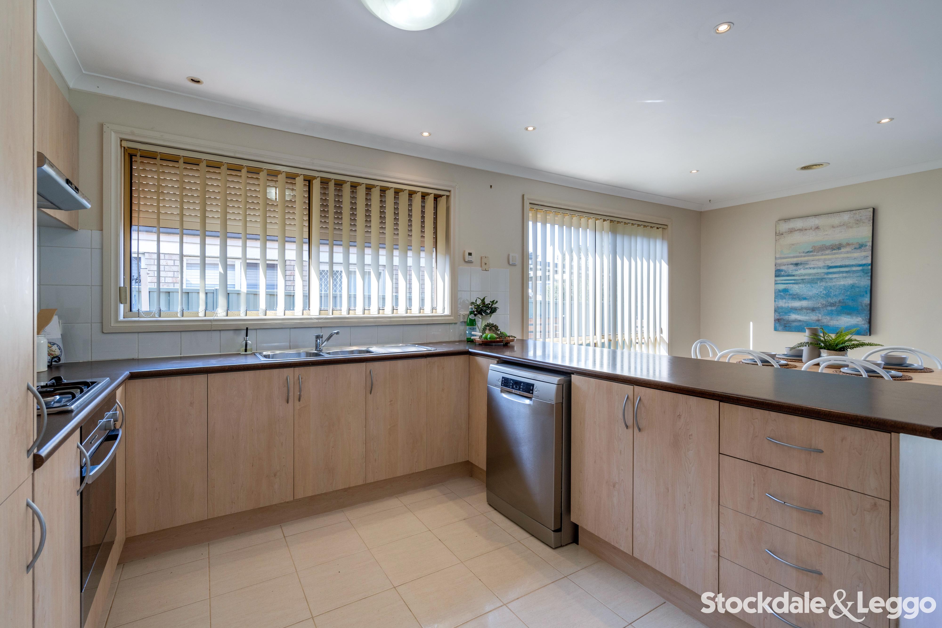 17 Fawkner Lane, Craigieburn VIC, Craigieburn - Thumbnail 4