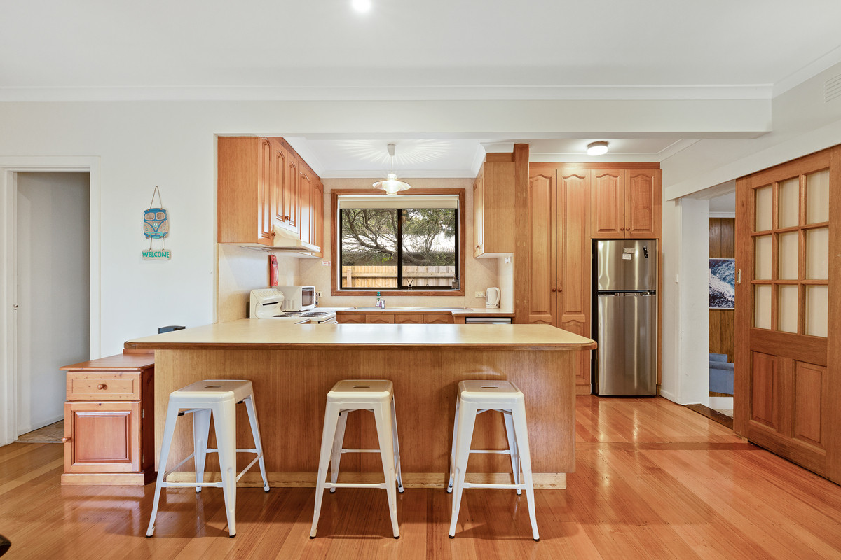 6 Churchill Drive, Cowes VIC 3922, Cowes - Thumbnail 2