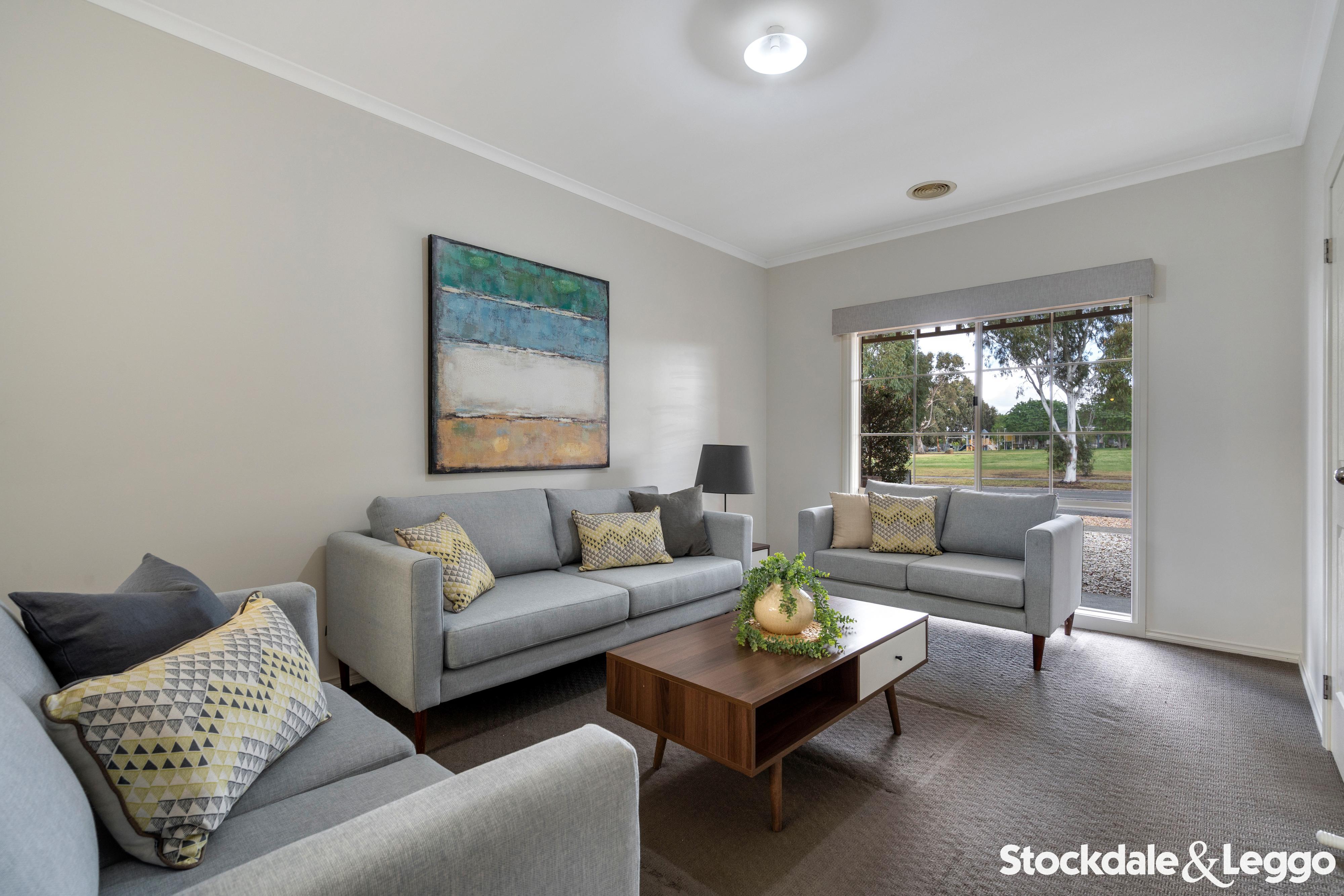 316 Waterview Blvd, Craigieburn VIC, Craigieburn - Thumbnail 2