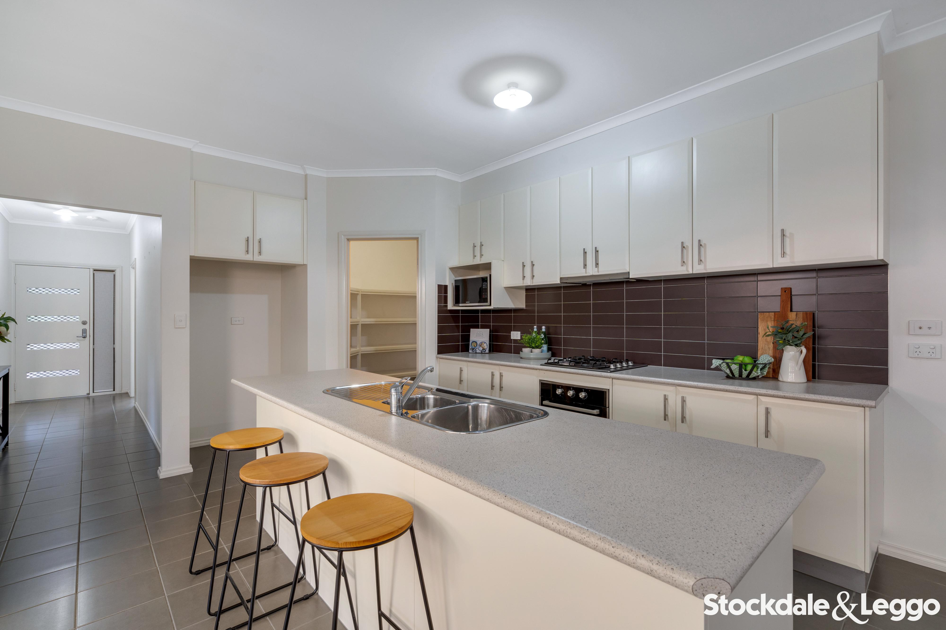 316 Waterview Blvd, Craigieburn VIC, Craigieburn - Thumbnail 3