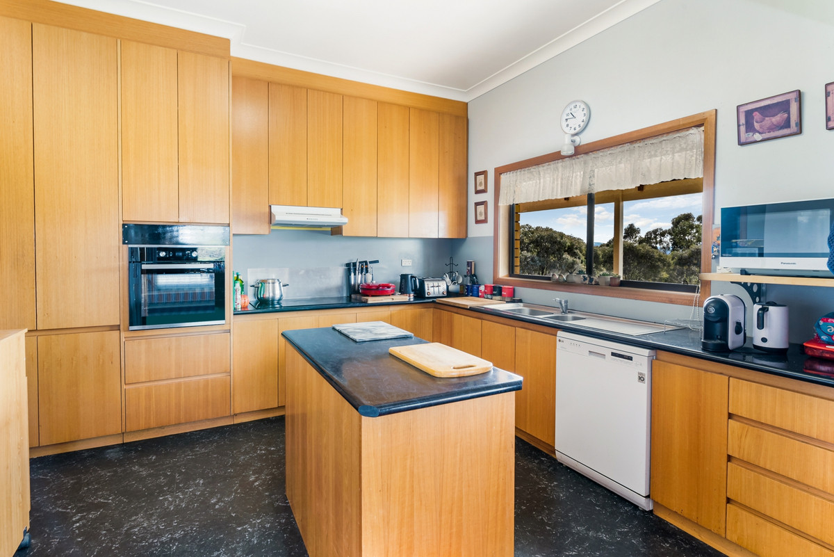 1330 Highlands Road, Whiteheads Creek VIC 3660, Whiteheads Creek - Thumbnail 3