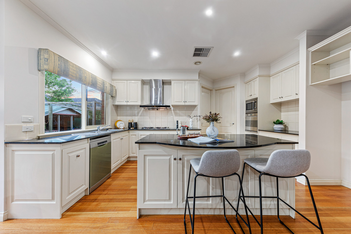 7 Robin Court, Doncaster VIC 3108, Doncaster - Thumbnail 2