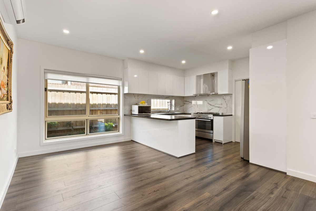 17 Hill View Crescent, Ferntree Gully VIC 3156, Ferntree Gully - Thumbnail 3