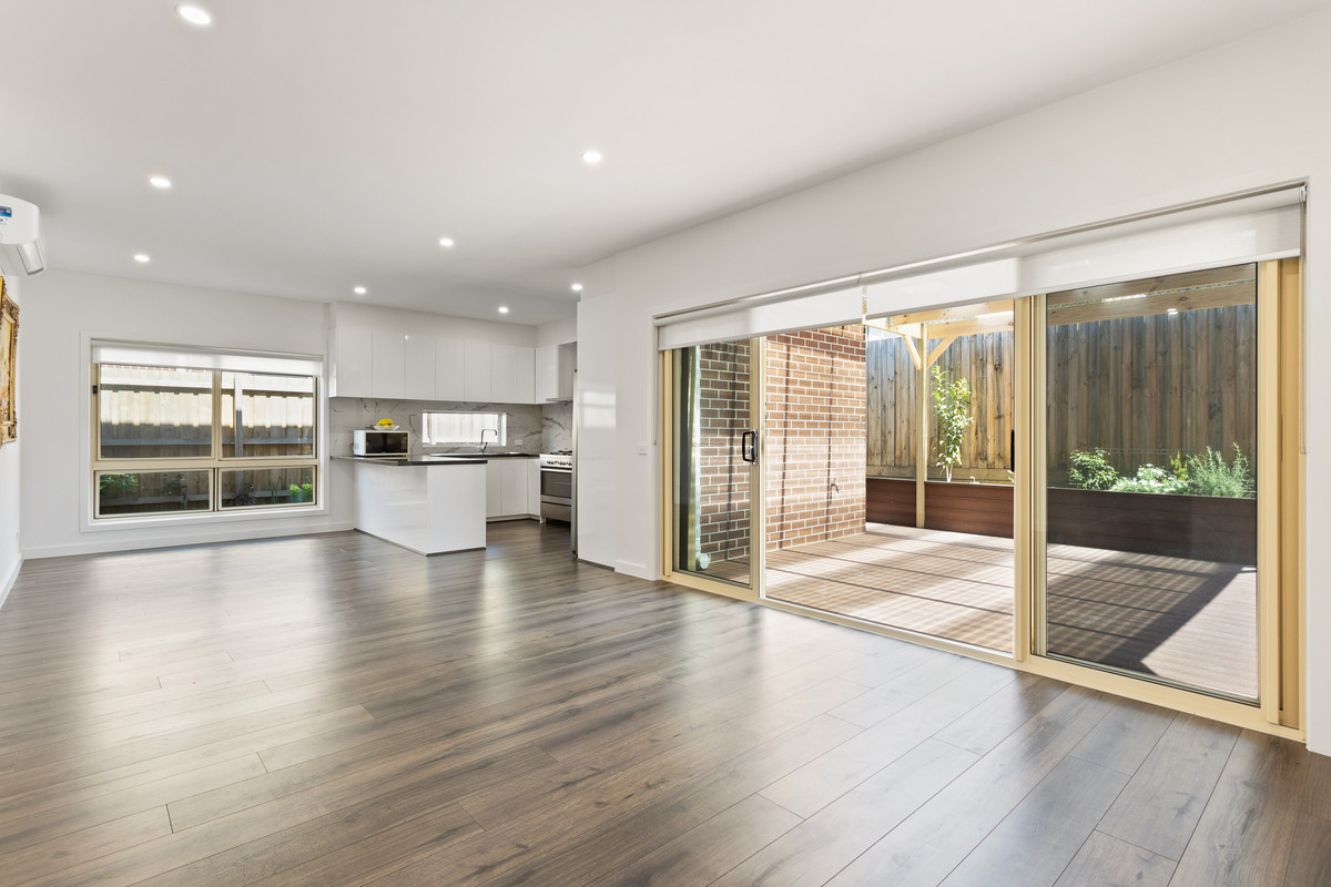 17 Hill View Crescent, Ferntree Gully VIC 3156, Ferntree Gully - Thumbnail 2