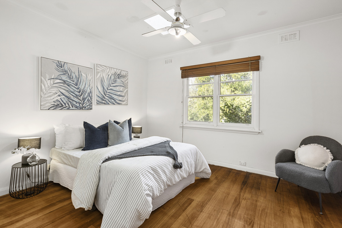 10 Russell Cr, Mount Waverley VIC 3149, Mount Waverley - Thumbnail 2