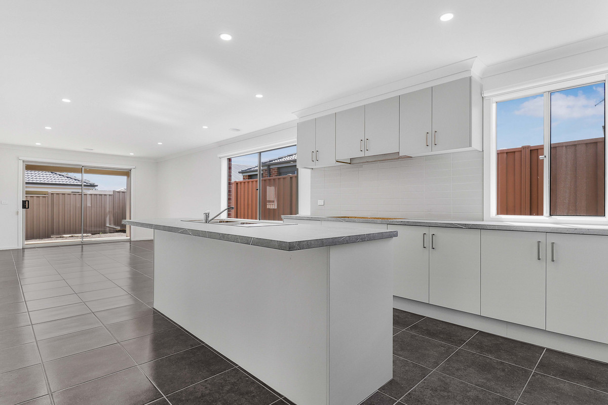 13 Josephine Street, PAKENHAM VIC 3810, Pakenham - Thumbnail 2