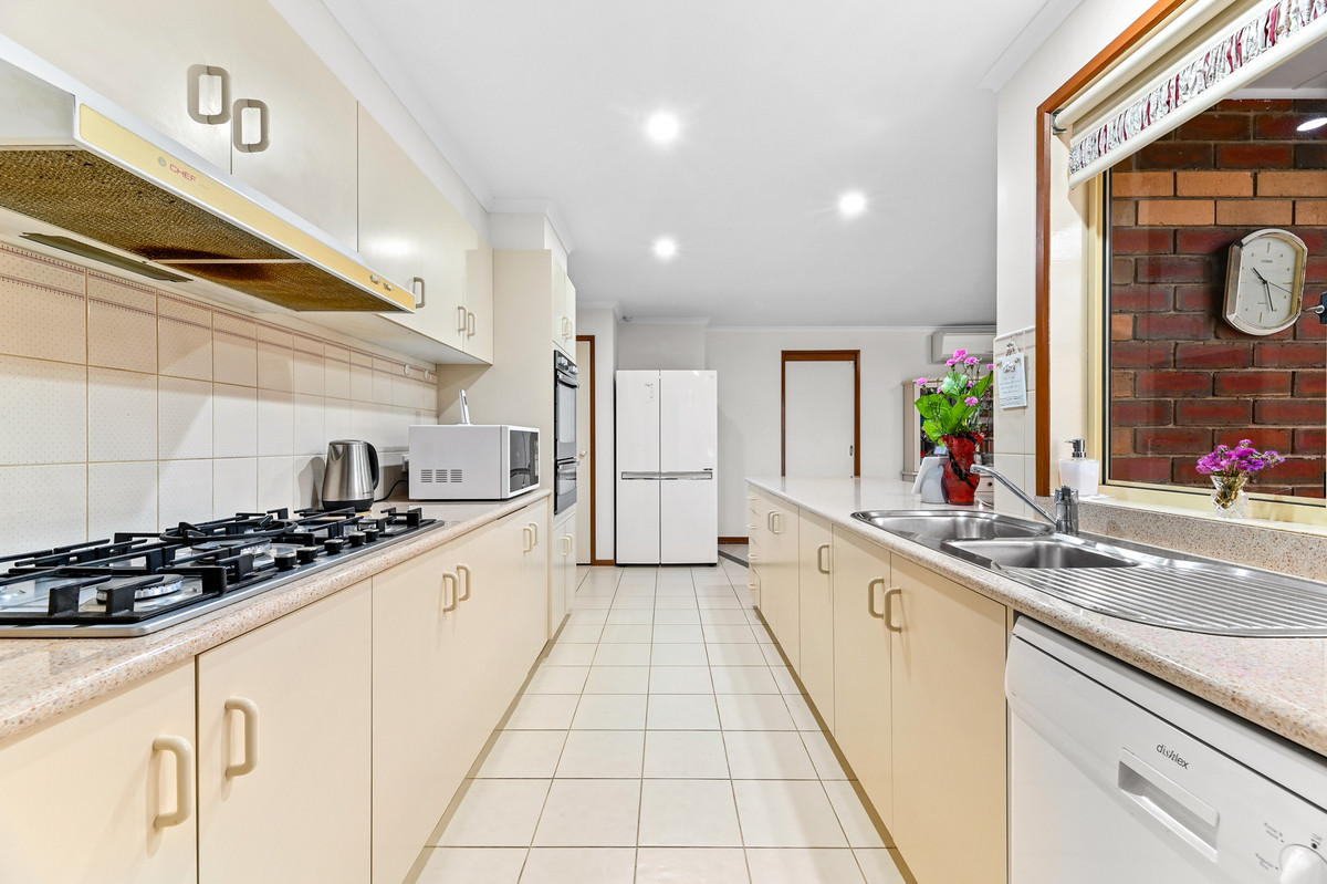 15 Wesley Drive, Narre Warren VIC 3805, Narre Warren - Thumbnail 2
