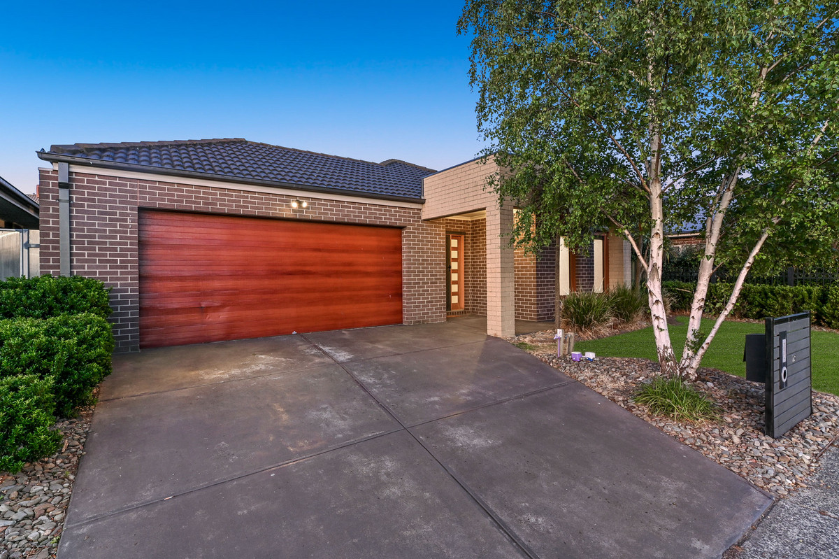72 Dusseldorp Avenue, Pakenham VIC 3810 Stockdale & Leggo