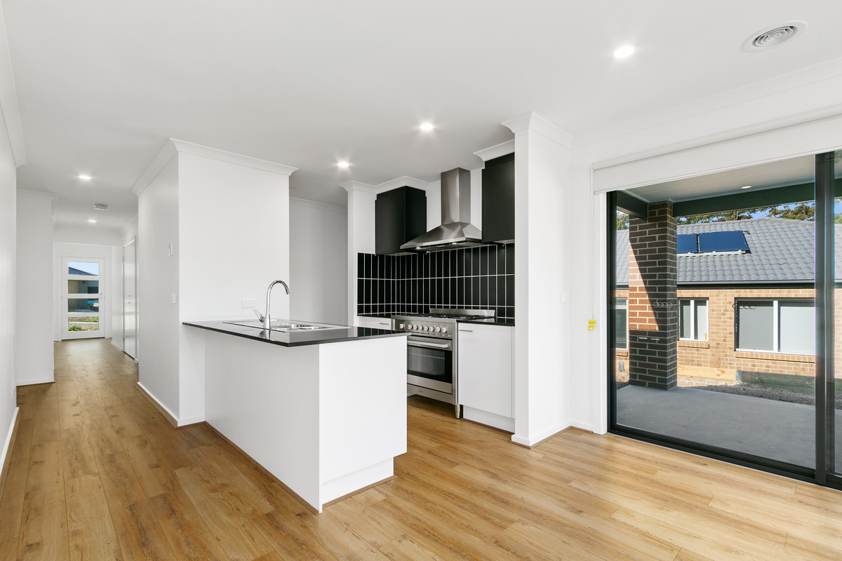 10 Emerald Court, Churchill VIC 3842, Churchill - Thumbnail 2