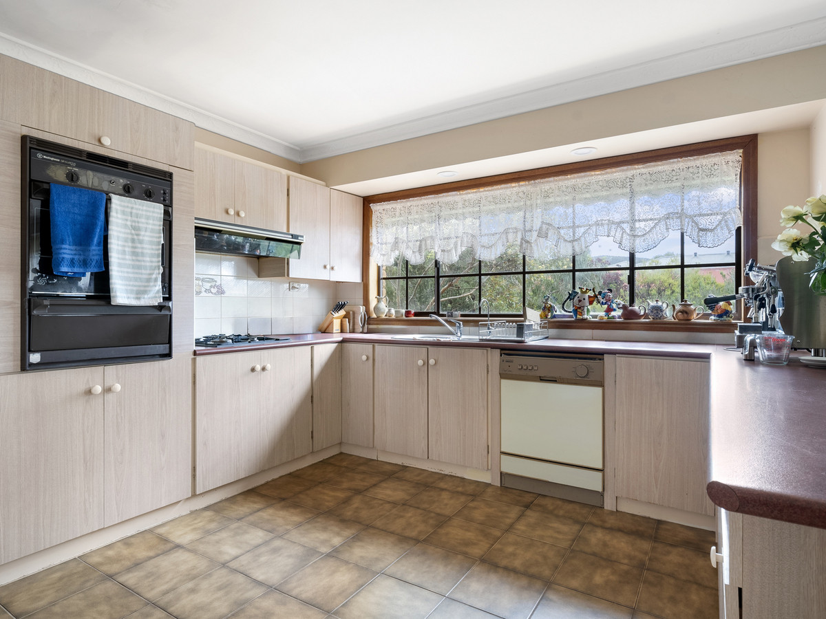 10 Amstel Close, Bacchus Marsh VIC 3340, Darley - Thumbnail 3