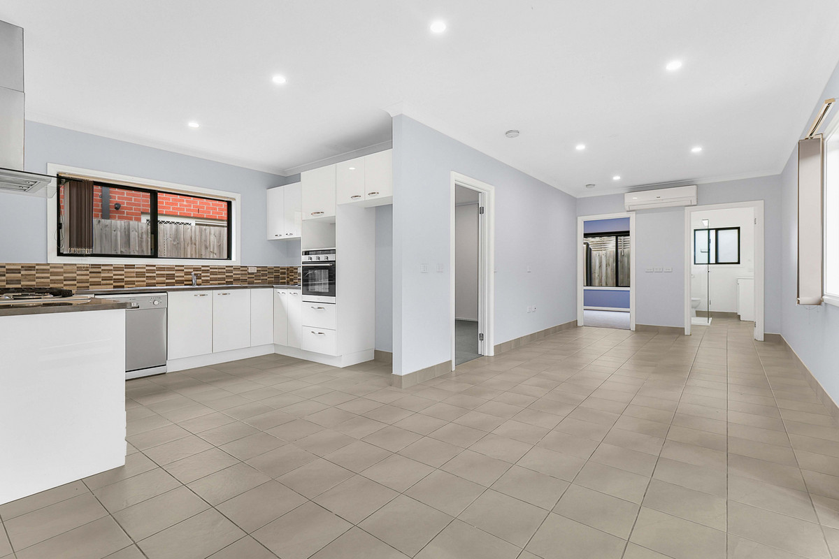 11 Arlington Avenue, PAKENHAM VIC 3810, Pakenham - Thumbnail 2